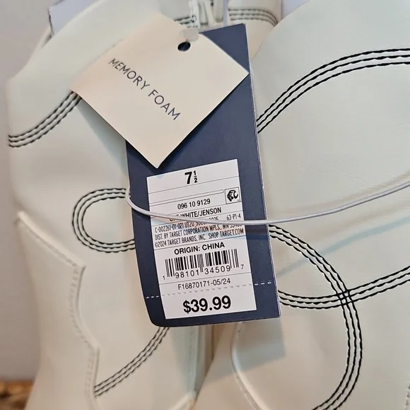 NWT Universal Threads Women's White Western Healed Side Zip Cowboy Boots Sz.7.5 - Picture 6 of 7